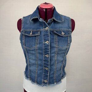Maurices Women’s Trucker Cropped Denim Vest XL Blue Button Front Frayed Hem Edge